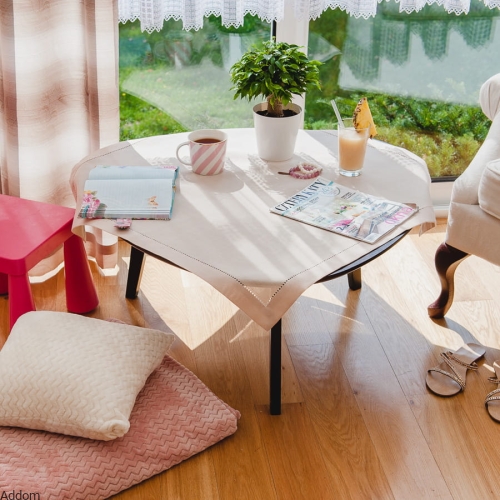 beżowe obrusy z mereżką.jpeg