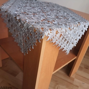 Bieżniki z gipiury w kwiaty