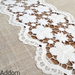 Bieżnik z kwiatową gipiurą