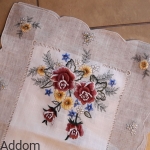 Lniany bieżnik haftowany w kwiaty