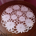 okragle-serwetki-Richelieu-w-haftowane-kwiaty.jpg