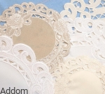 Serwetki z haftowanymi brzegami