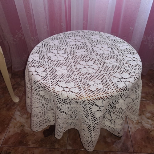 okragly-obrus-szydelkowy.jpg