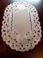 bezowe-owalne-wyszywane-serwety.jpg