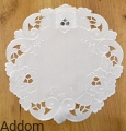 serwetki-okragle-z-wycinanym-haftem.jpg
