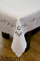 obrus-bialy-z-kwiatowym-haftem.jpg