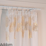 Firany gotowe w złote wzory