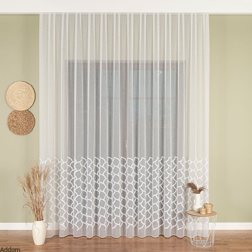 Firana z grubym haftem na dole.jpeg