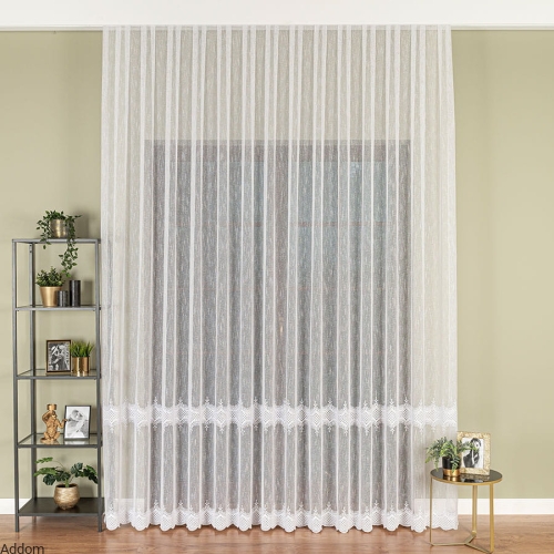 Firany z bogatym błyszczącym haftem.jpeg