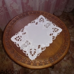 Materiałowe serwety z haftem