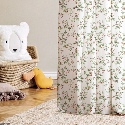 Materiał zasłonowy w poziomki.jpeg