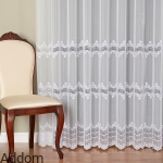 Firany z szerokimi szlakami haftu