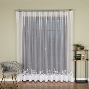 Firany na metry w nowoczesne kwiatki