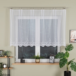 Firanka ze szlaczkiem na samym dole