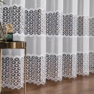 Firany pasowe z geometryczną gipiurą