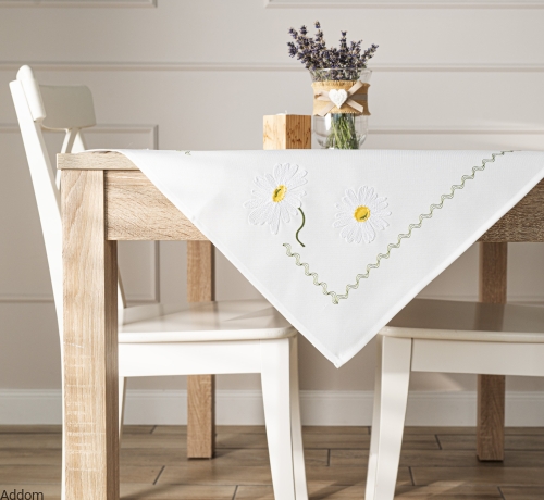 Obrus kwadrat 85x85 z haftem w kwiaty.jpeg