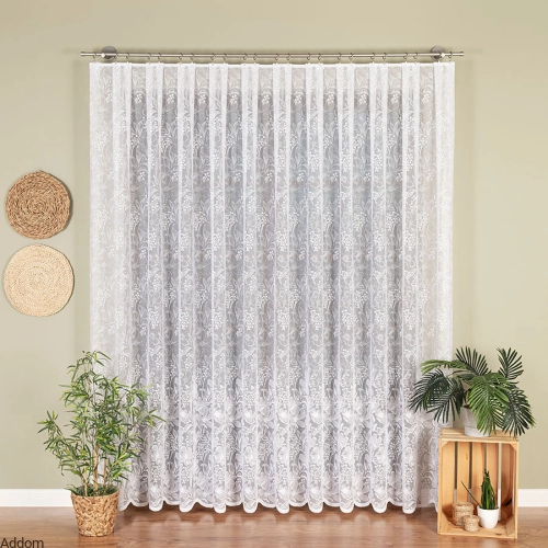 Żakard z metra z wzorem kwiatowym po całości.jpeg