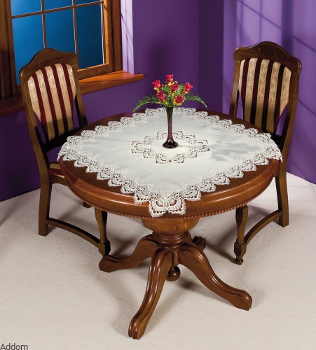 obrus kwadratowy z gipiurą.jpeg