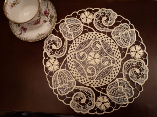 serwetki kremowe z gipiury.jpg