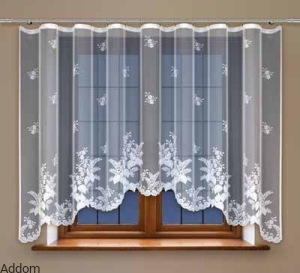 Subtelne firanki na taśmie