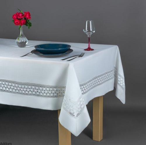 obrusy lniane z koronką.jpeg