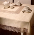 obrus beżowy z gipiurą.jpeg
