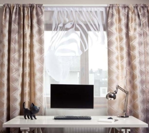 materiał na zasłony z błyszczącym wzorem.jpeg