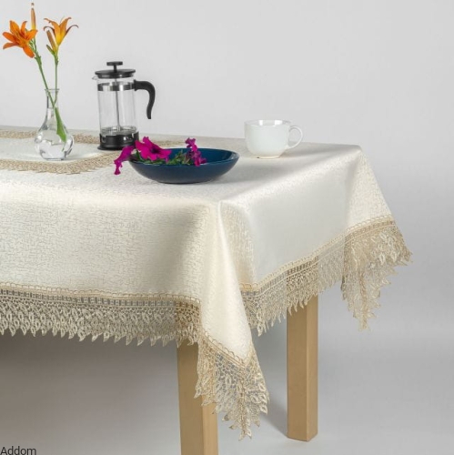 beżowy obrus z gipiurą.jpeg