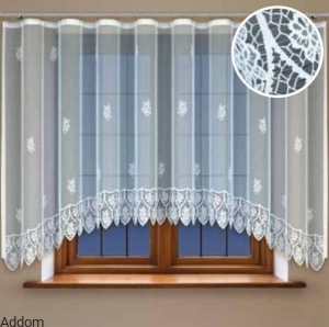 Firany wykończone wzorem