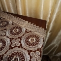 obrus ze złotej koronki gipiurowej.jpeg