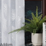 Firany szyte w srebrne wzory